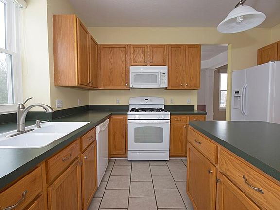 3rd image of 837 Theora Dr