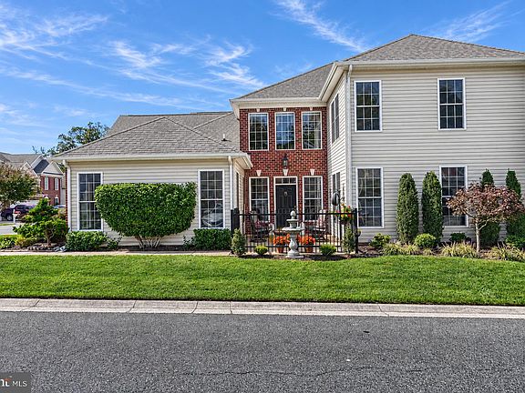 3rd image of 406 Shellbark Ct