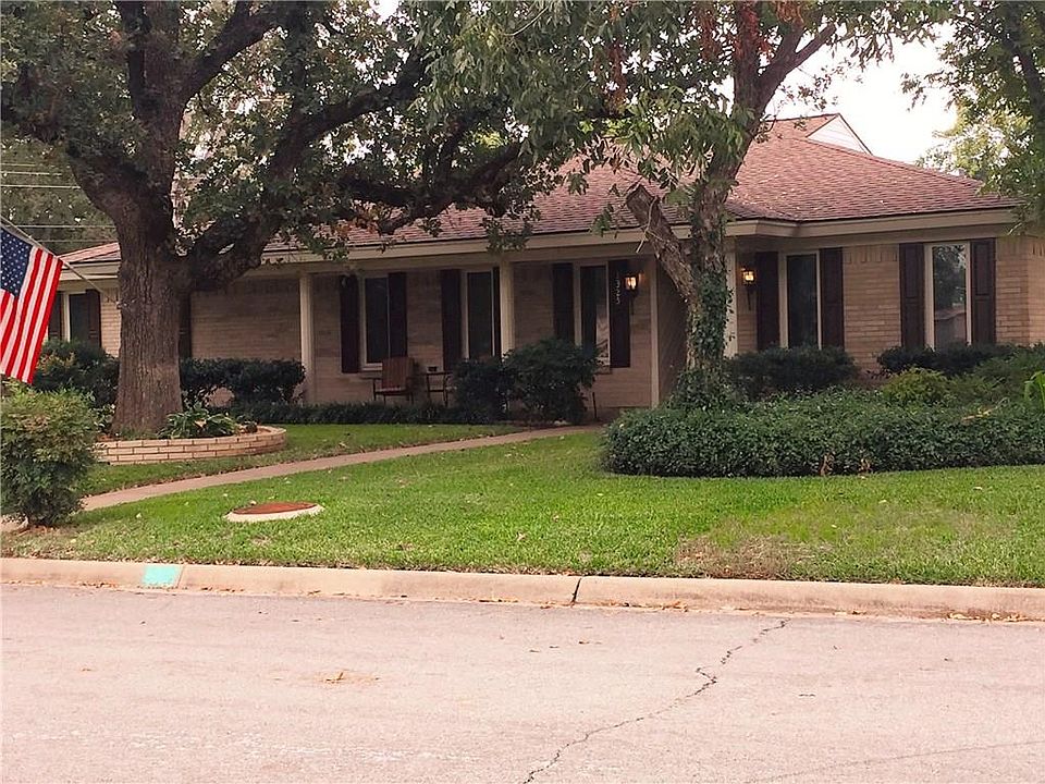 1st image of 1325 Oakwood Dr