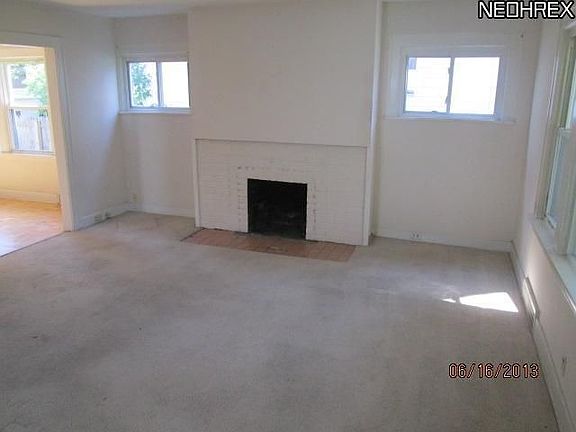 3rd image of 3854 Summit Park Ave