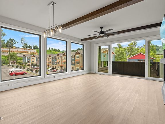 2nd image of 215 Circle Dr Unit 12