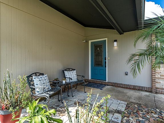 5th image of 1110 Coral Dr