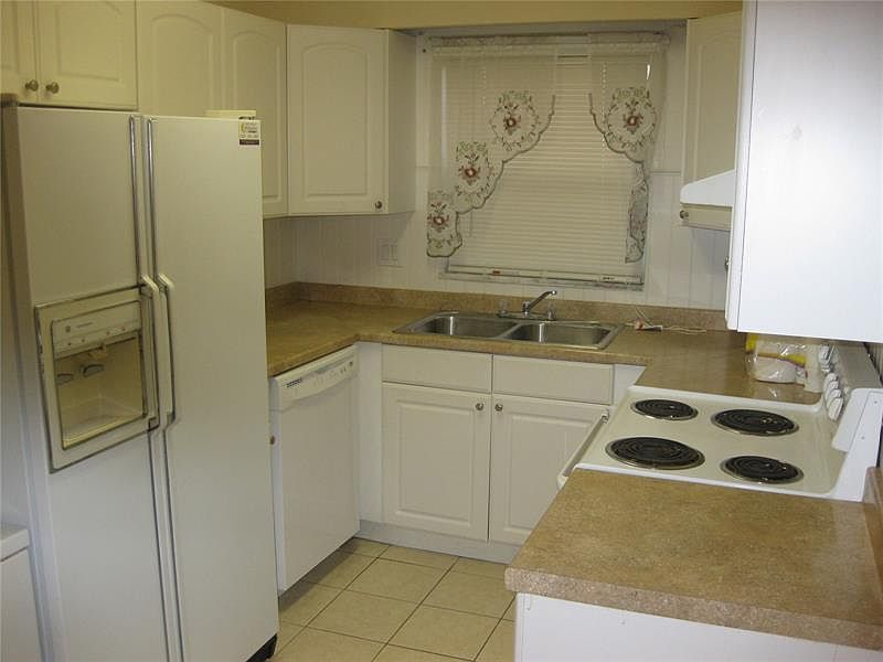 2nd image of 504 SE 13th Dr