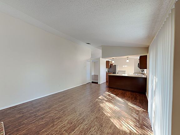 4th image of 973 Yellowbird Ave
