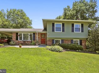 17521 Wheat Fall Dr, Rockville, MD 20855
