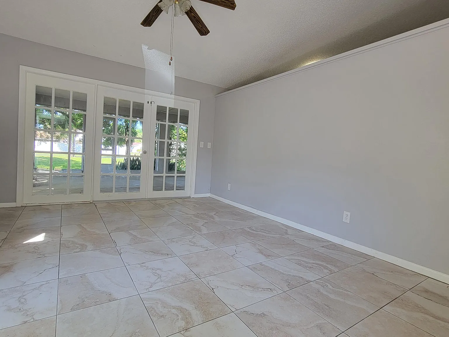 3 bed, 1255 sqft, $1,900 — Photo 2