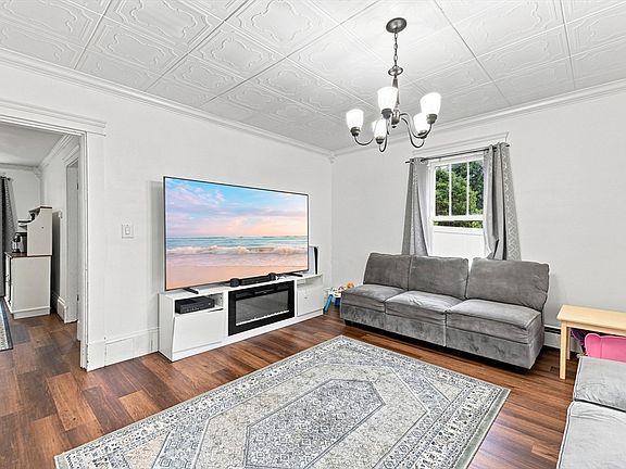 3rd image of 30 Prospect St