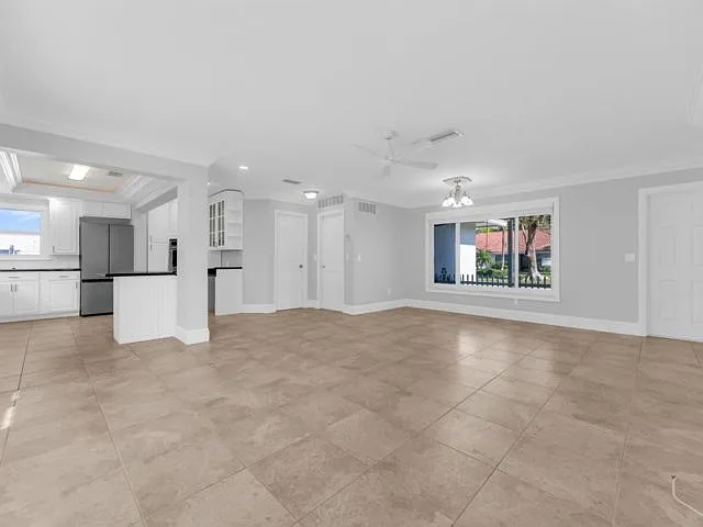1180 SW 17th St — Photo 3