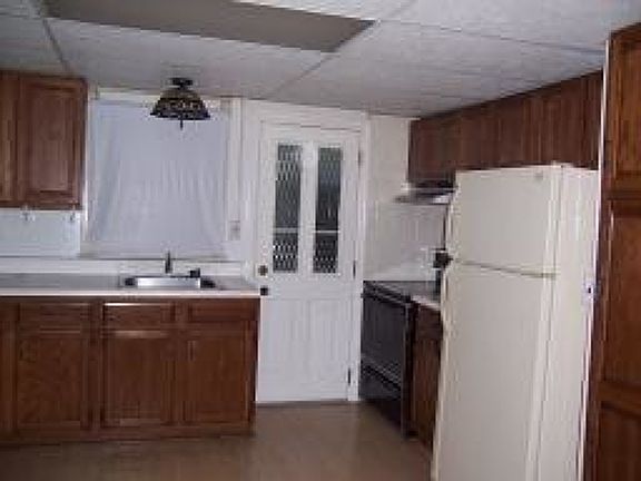 3rd image of 156 Brady Rd