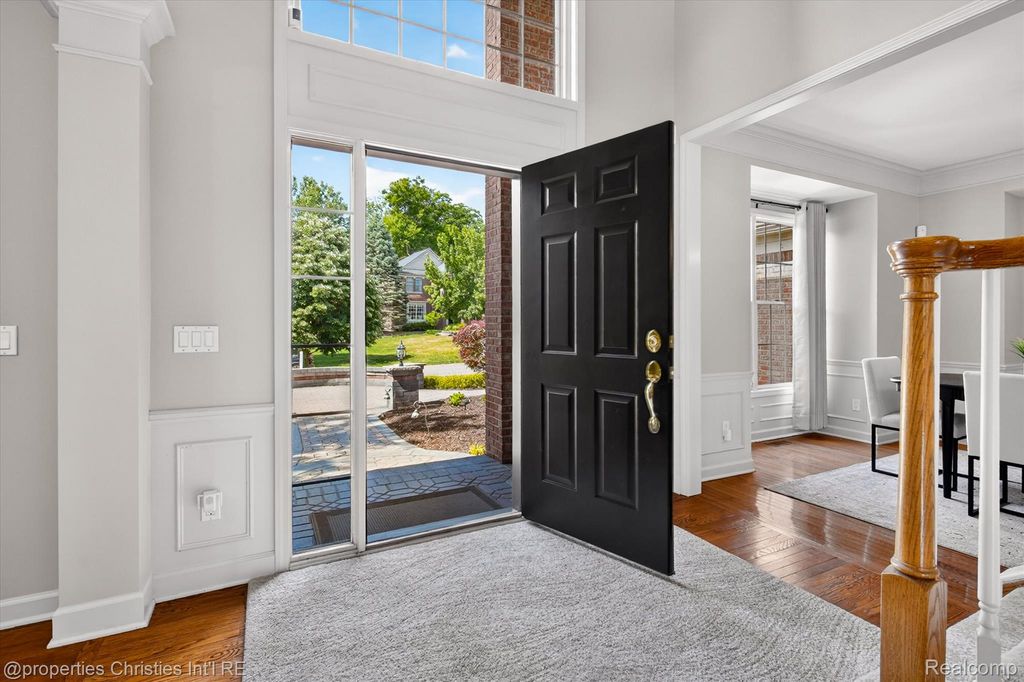 45094 Oak Forest Dr, Northville, MI - View 5