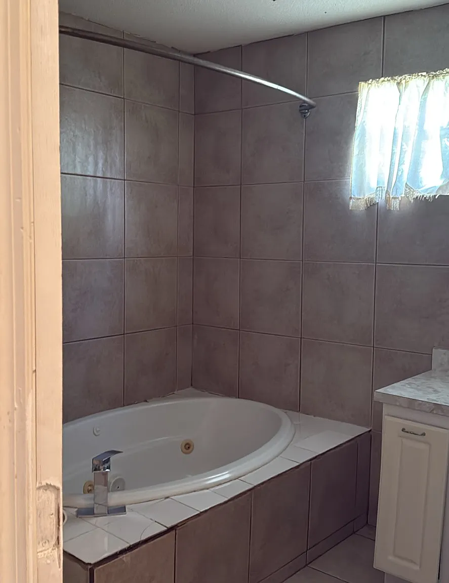 3 bed, 2500 sqft, $2,250 — Photo 1