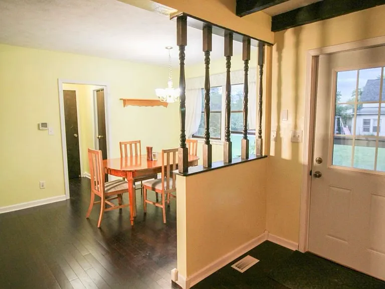 421 E Broadway St — Photo 14