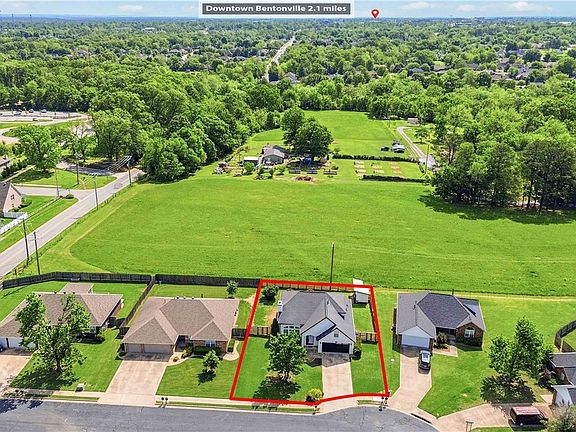 4th image of 203 NW Freestone Way