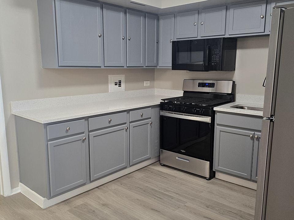1st image of 135 Dover Dr APT 4
