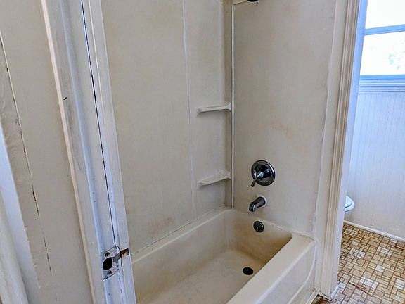 2nd image of 511-513 Lafayette St #2
