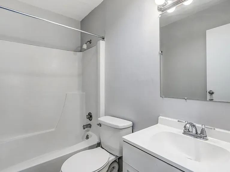Englewood Villas & Residences — Photo 39