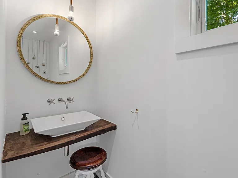 75 Tyrone Dr — Photo 14