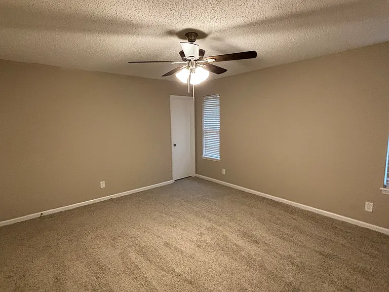 322 E Lee Ave — Photo 22