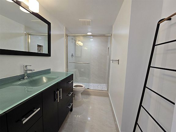 3rd image of 2805 Victoria Way #E1