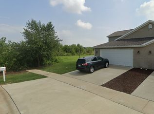 3307 Boulder Ridge Dr, Champaign, IL 61822