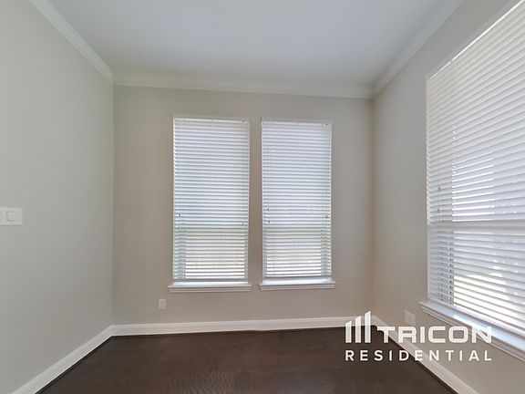 4th image of 3219 Breeze Bluff Way