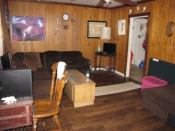 3rd image of 204 Parnell Dr