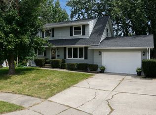 4085 Kings Ct, Bettendorf, IA 52722