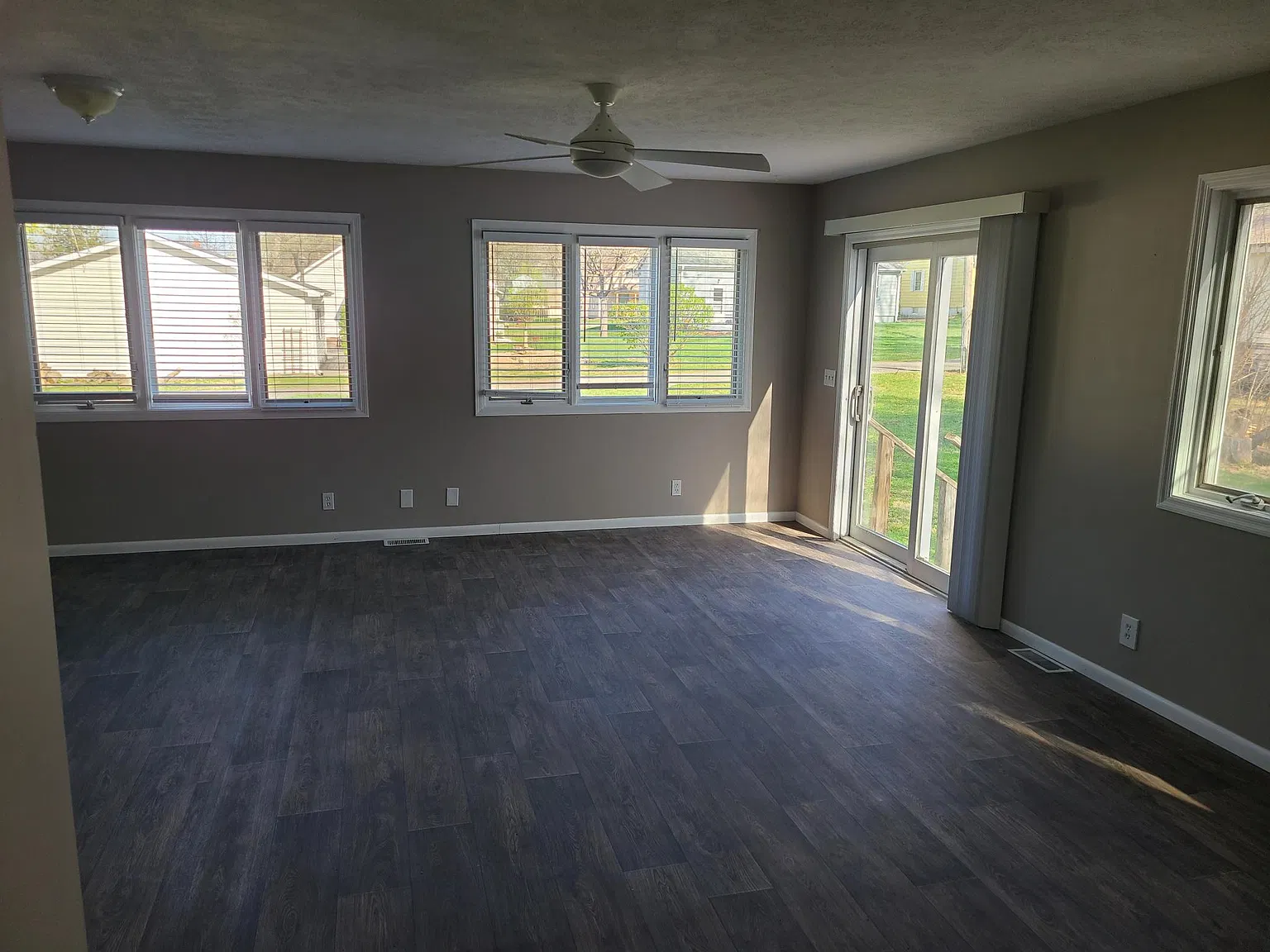 5 bed, 2.5 bath, 2025 sqft, $2,600 — Photo 3