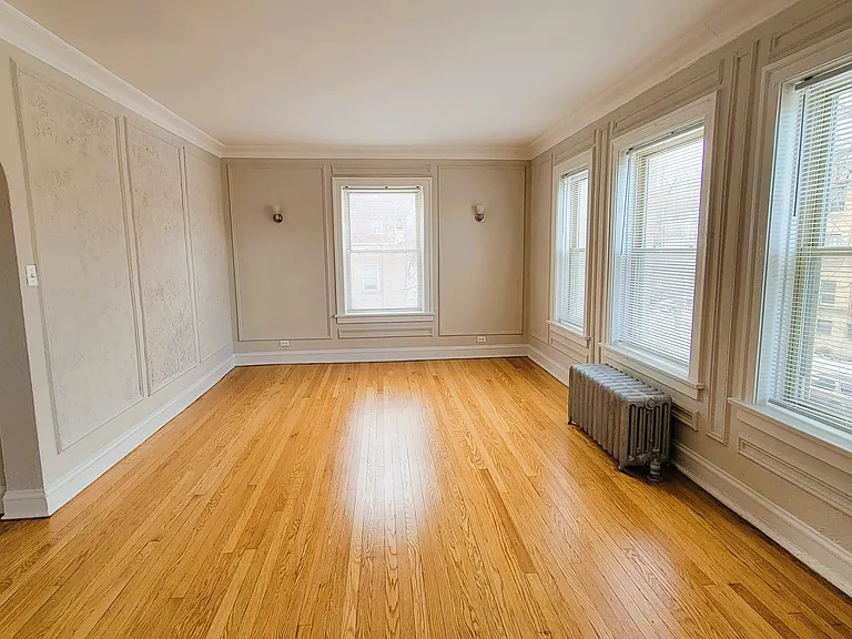 7100 N Paulina St #2 — Photo 2
