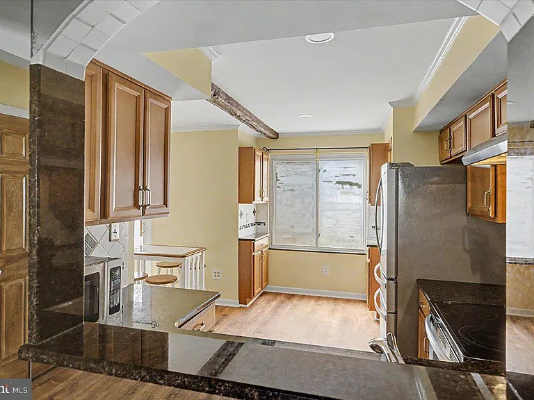 2282 Suzann Dr — Photo 8