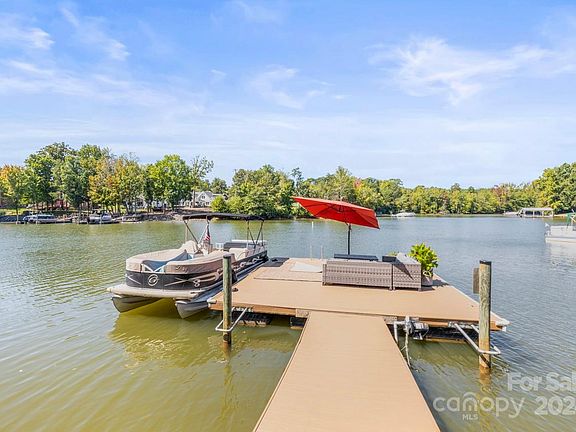 3rd image of 8172 Malibu Pointe Ln