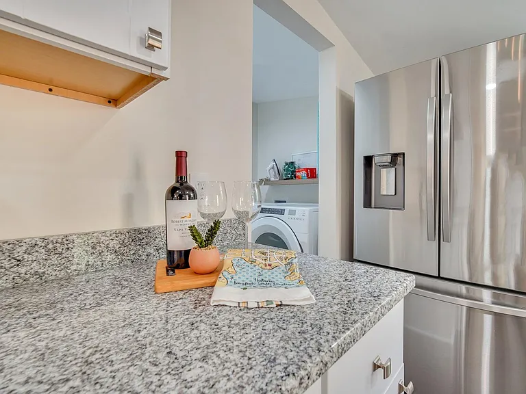 2215 National St — Photo 22