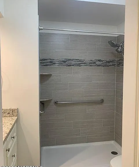 130 Amberly Dr #H — Photo 12