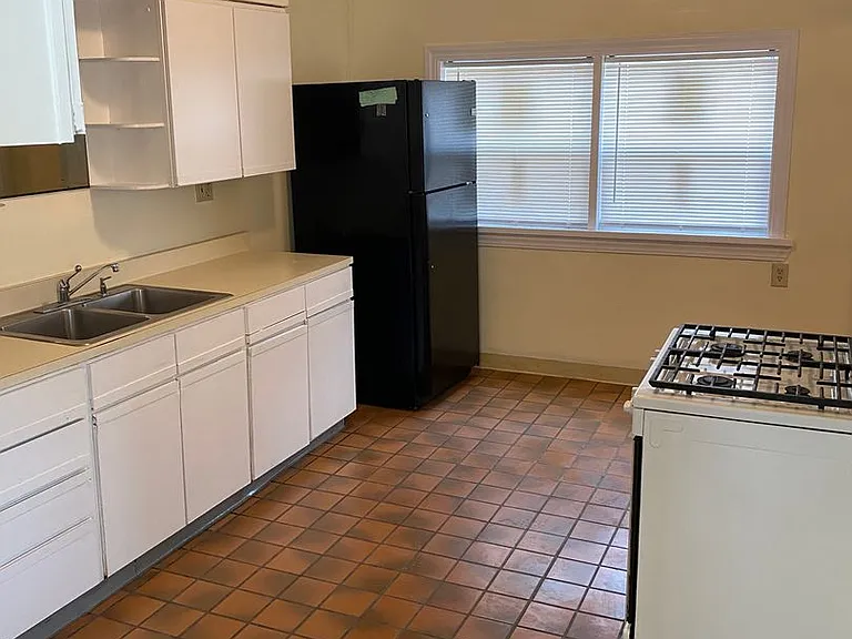 210 N Central Ave — Photo 3