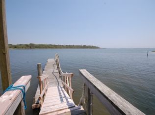 30 Weesuck Ave, East Quogue, NY 11942