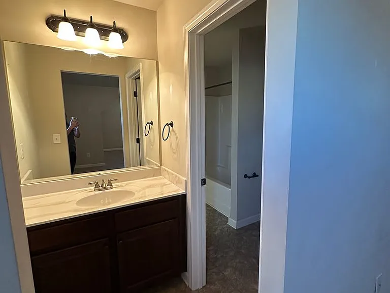 549 W Holloway Dr — Photo 30