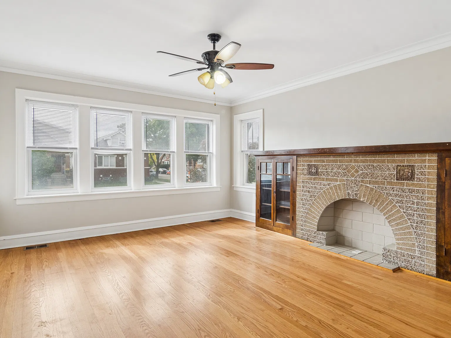 3 bed, 1100 sqft, $2,000 — Photo 2