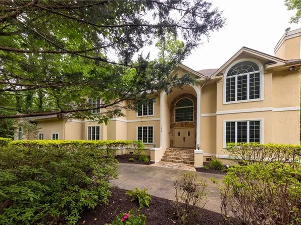 1008 Crabbers Cove Ln, Virginia Beach, VA 23452