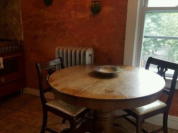 2nd image of 127 Christie St Floor 2