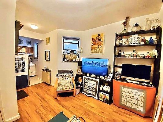 3rd image of 115 E 102nd St APT 5A