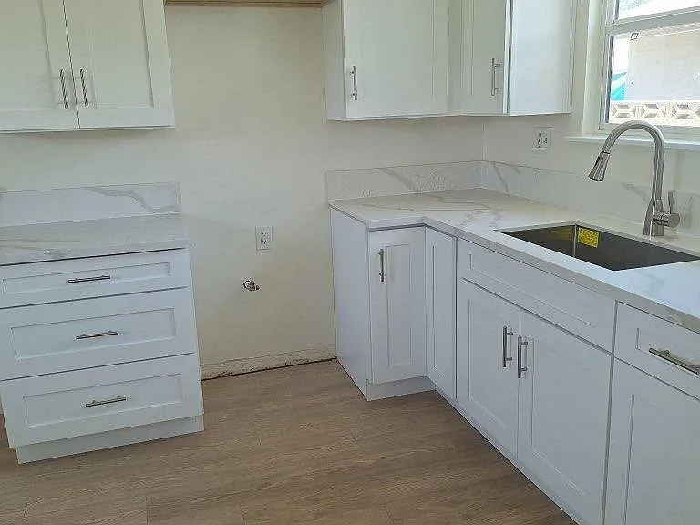858 Ashfield Ave — Photo 3