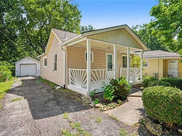 7811 Summit St, Kansas City, MO 64114