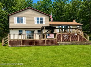 3207 Pine Ridge Dr, Bushkill, PA 18324