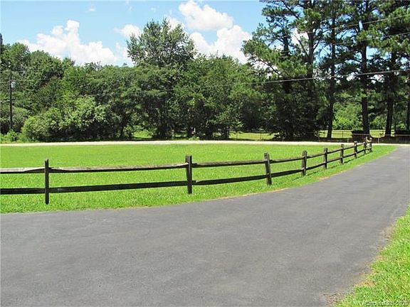 2nd image of 824 Caraway Dr