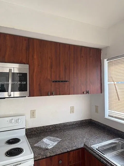 Sunset Palms Villas — Photo 2