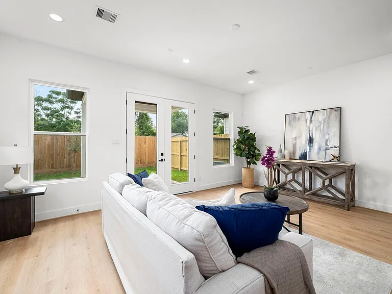 5516 Hardy St — Photo 8