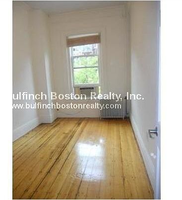 2nd image of 255 Newbury St Ste 1