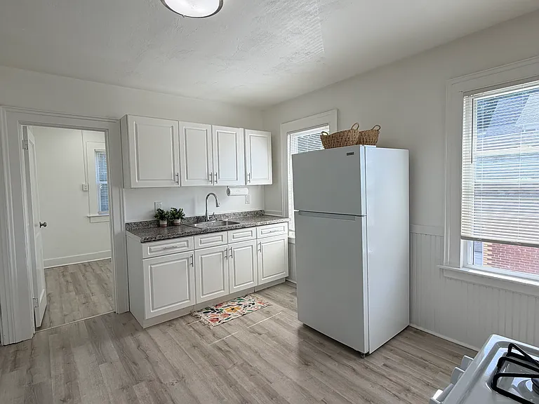 49 Henry St #3 — Photo 4