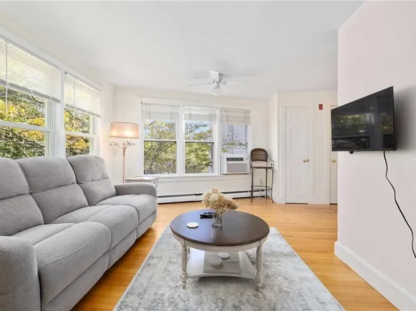 446 Bellevue Ave #4, Newport, RI 02840