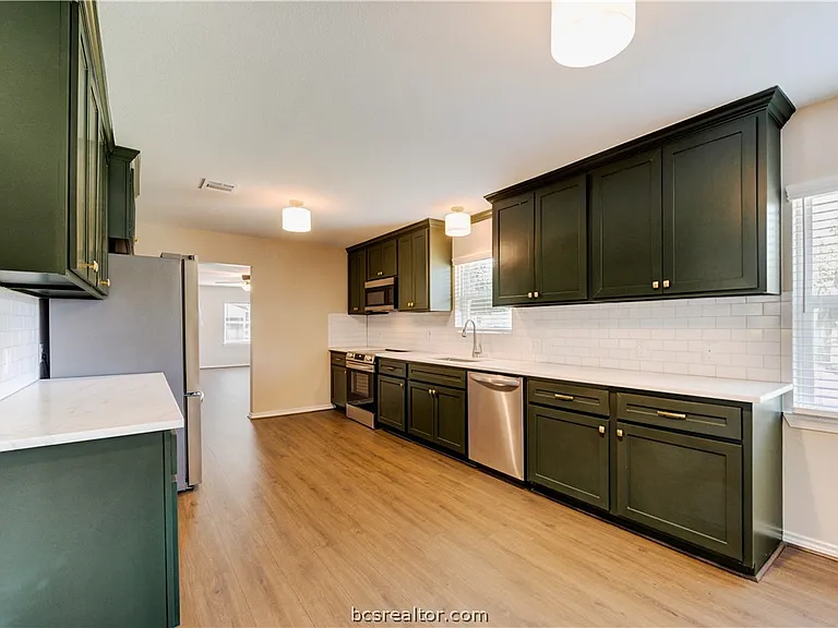 703 Horlock St — Photo 11